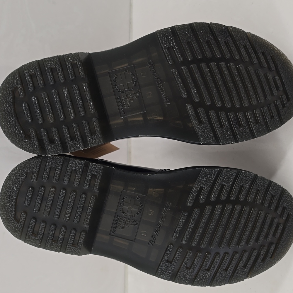 NWT Dr Martens Vegan 2976 Chelsea Boots - Picture 8 of 14